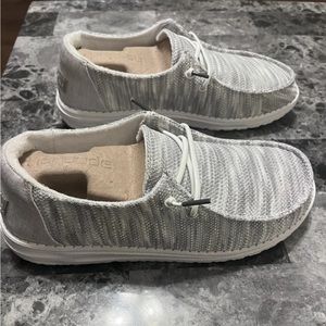 Preowned hey dudes!! Super cute and very clean hey dudes.